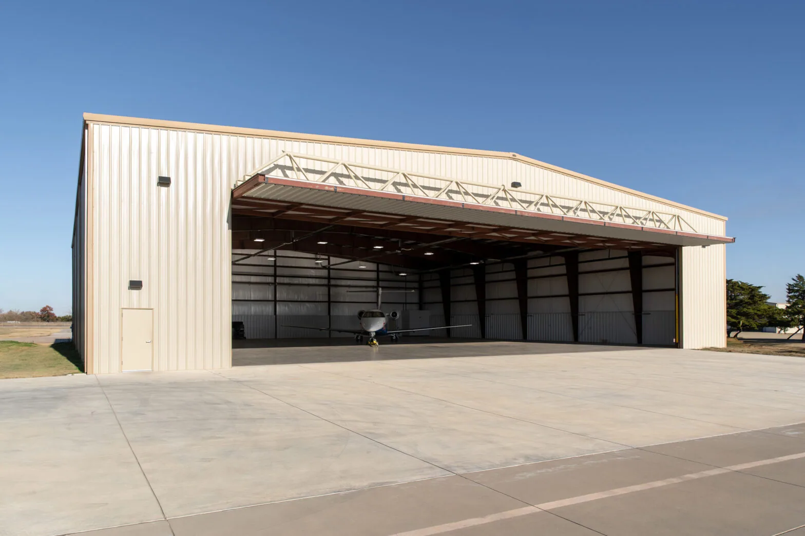 Aircraft Hangar Roofing in Burbank, CA